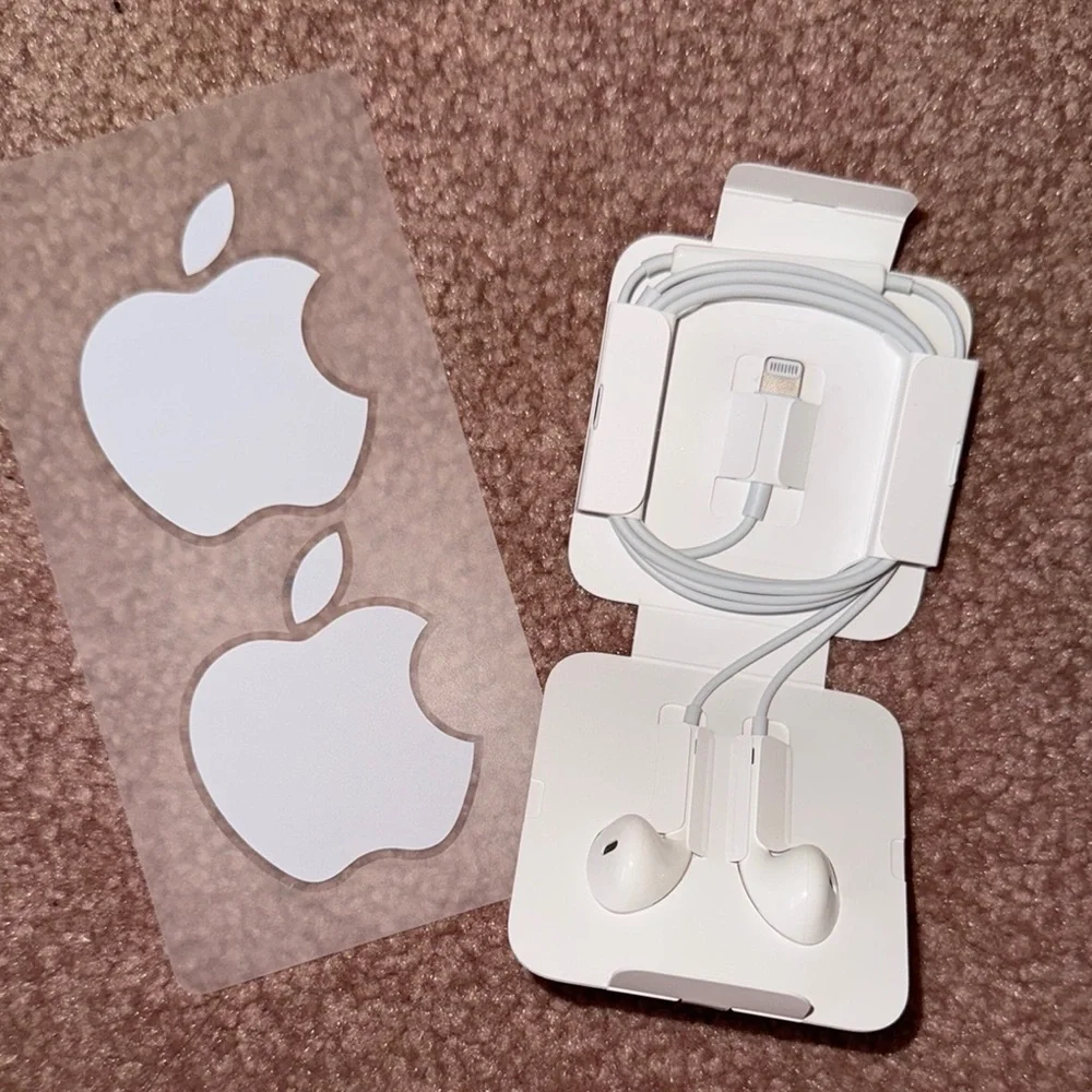 ✳️NWOT Apple EarPods with Lightning Connector